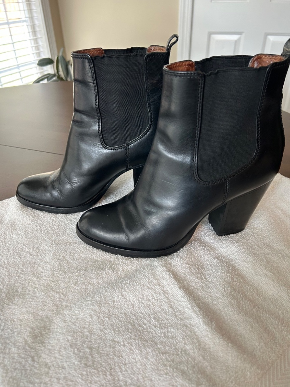 FRYE Tate Black Leather Heeled Chelsea Boots, 8M